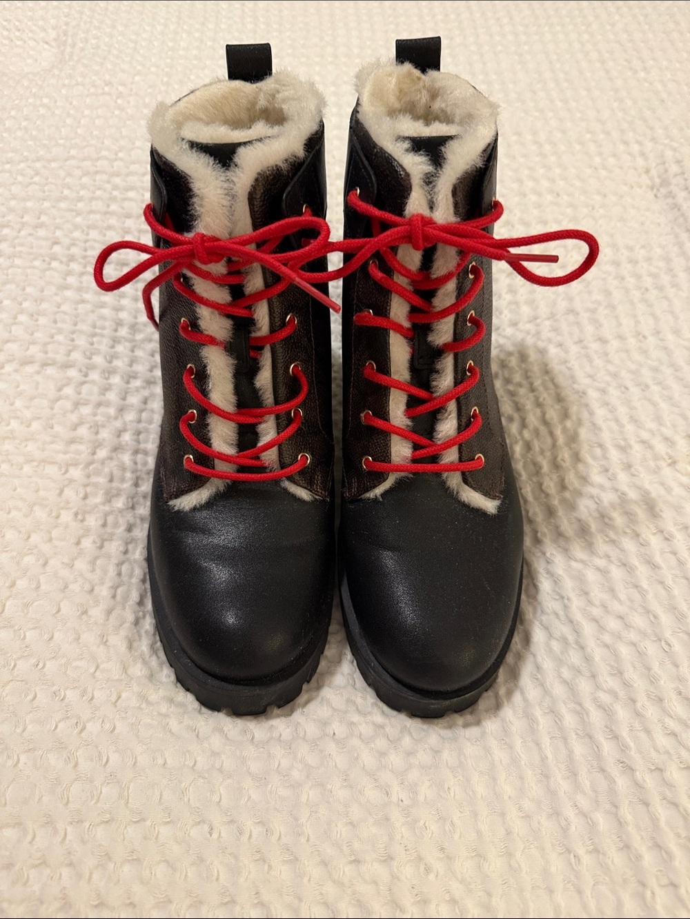 Coach Black Lace-Up Boots with Red Laces and Cream Fur never worn